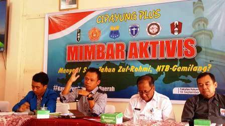 Anggota DPRD NTB Akhdiansyah, S.Hi, saat menjadi pembicara pada diskusi bertajuk “Menyoal Satu Tahun Kepemimpinan Zul-Rohmi, NTB Gemilang”. (ist/lakeynews.com)